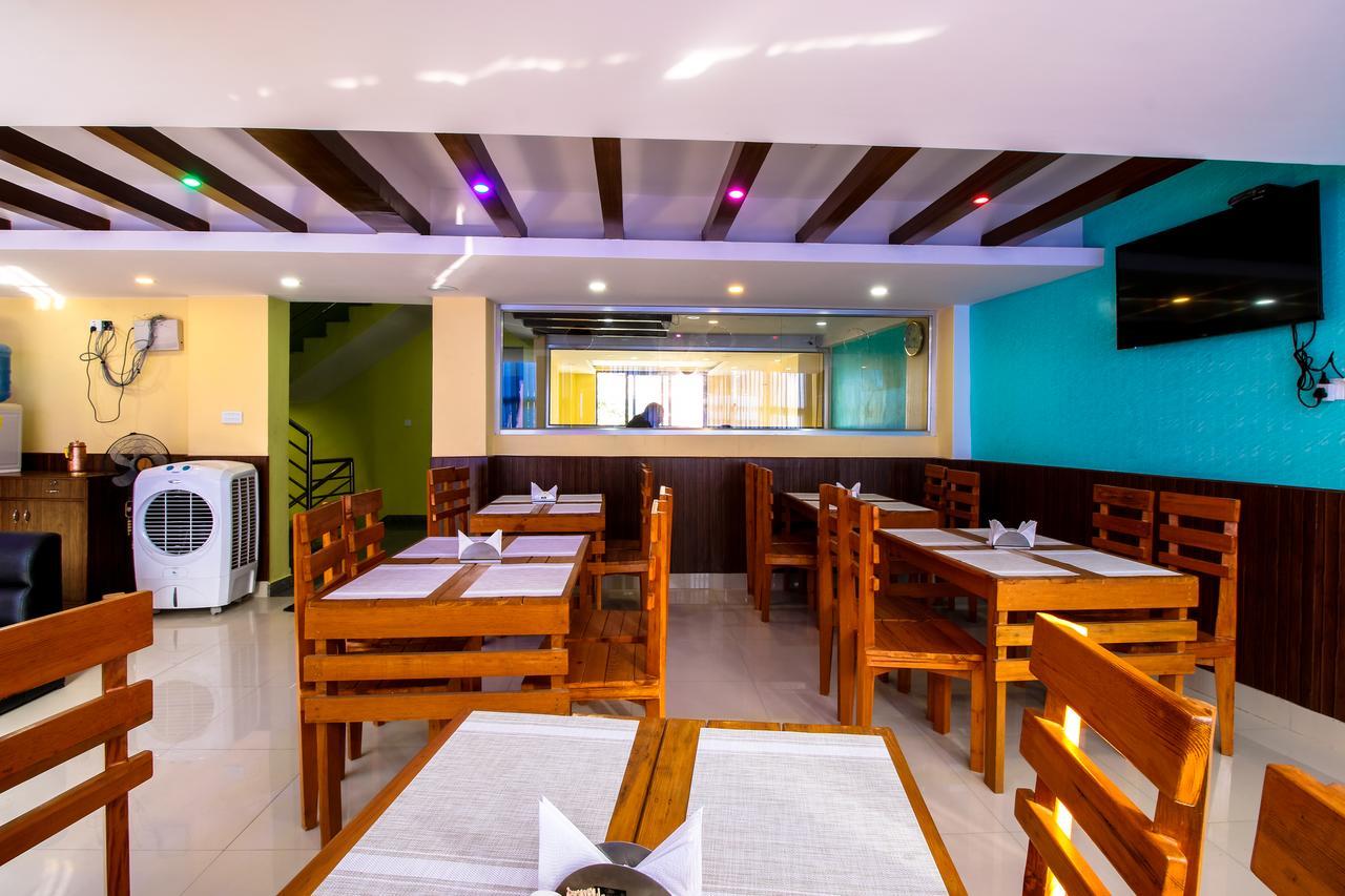 Everest Holiday Inn Kathmandu Exteriör bild