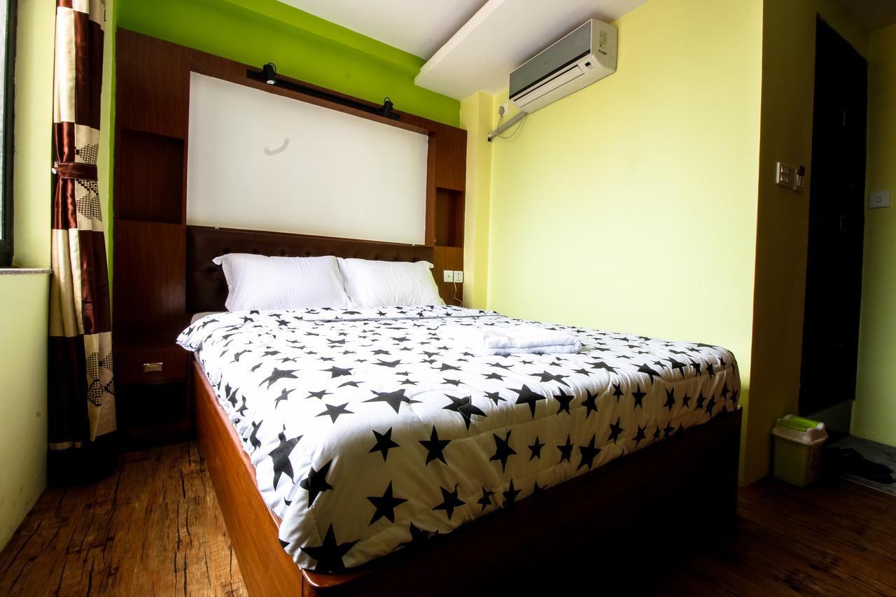 Everest Holiday Inn Kathmandu Exteriör bild